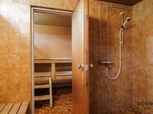 ...pesuhuoneeseen...