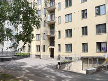 Asunto sijaitsee rauhallisen sisäpihan puolella.