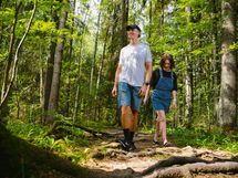 Perkkoonpuisto tarjoaa vehreät ulkoilumaastot lenkkipolkuineen