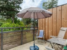 Takahuoneesta käynti parvekkeelle