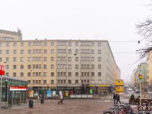 Julkisivu kadulle päin