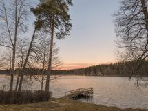 Asunnolle kuuluu tämän laiturin käyttöoikeus
