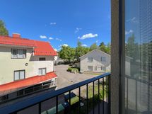 Näkymät ovat luoteeseen ja lounaaseen.
