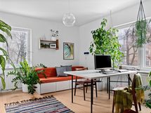 Toisessa makuuhuoneessa ikkunat kahteen suuntaan