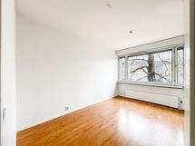 Ensimmäinen makuuhuone.