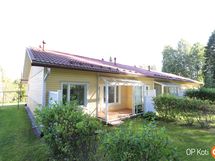 Julkisivu takaa