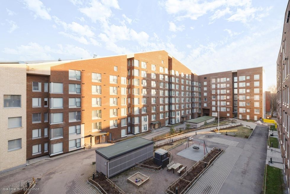 Julkisivunäkymää sisäpihalta.