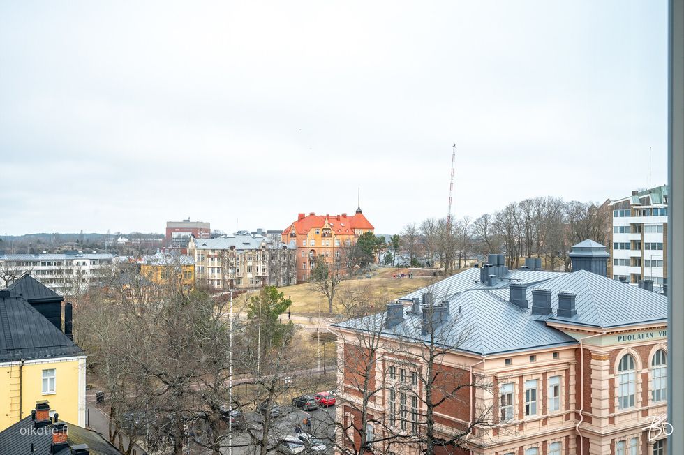 Puolalanpuisto näkyy ikkunoista