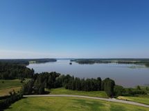 Lähin järvi on Pyhäjärvi. N. 9 km pitkä ja keskisyvyydeltään 2. syvin Suomessa
