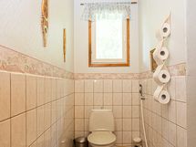 Wc pääsisäänkäynnin lähellä