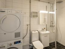 Uudehko, vaalea kylpyhuone