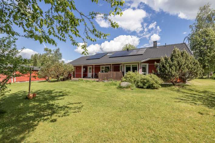 Omakotitalo, 5H+K+PSH/WC+S+KHH+WC+VH+Ullakko+Kat.ter.+ET+Tuulik.Var.+AT, 130/175 m², Lammi, Hämeenlinna
