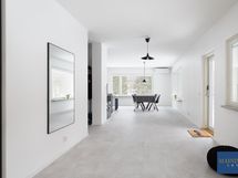 Aulatilasta on käynti ruokailutilaan.