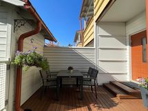 Myyjän kesäkuvaa terassilta