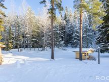 Koira-aitaus ja koirankopit valmiina.