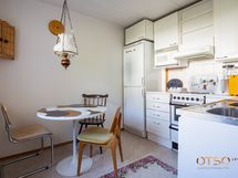 tästä kuvasta alkaa oikeanpuoleisen asunnon kuvat