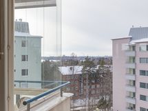 Ruokailuhuoneen maisemia