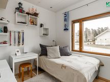 Alakerran makuuhuone (MH3)