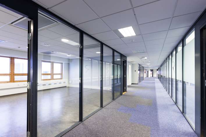 Liiketila, 727 m², Myyrmäki, Vantaa