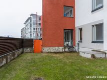 Asunnosta on käynti taloyhtiön yhteiselle piha-alueelle