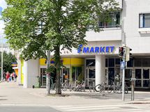 Lähikauppa on aivan naapurissa.