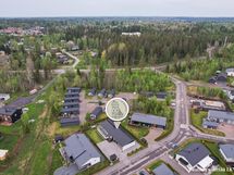 Lähin päiväkoti ja alakoulu on alle kilometrin säteellä. Yläkoulu ja lukio n. 1,5 km.