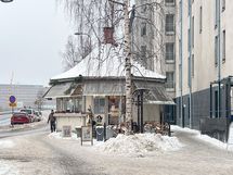 Legendaarinen Mutteri-kahvila on ihan vieressä vaikka aamukahvin nauttimiseen.