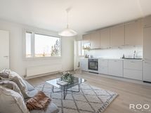 Kauttaaltaan uudistettu ja toimivaksi muokattu koti myydään nyt tarjouskaupalla Espoon Suvelassa.