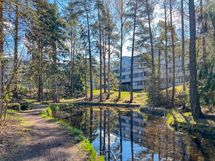 Ulkoilureitit lähtevät taloyhtiön vierestä. Laajasalossa onkin upeat ulkoilumahdollisuudet!