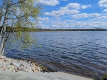 Taloyhtiön ranta.