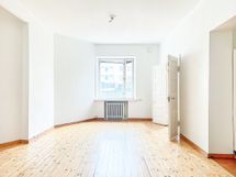 Viihtyisä ja vanhaa tunnelmaa omaava koti Taka-Töölössä.