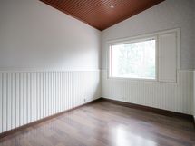 MH sisäänkäynnin vieressä