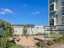 Leikkipiha C- ja D-talojen välissä