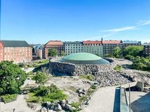 Tämän kodin naapurissa on Temppeliaukion kirkko. Alueella on paljon muutakin nähtävää.