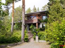 Sisääntulopihaa