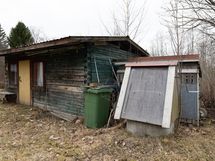 vanha hirsinen sauna (ollut varastona, ei lauteita tai kiuasta)