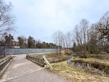 Kauppalanpuisto ja lukuisat ulkoilureitit ovat ihan vieressä.