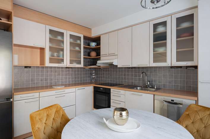 Rivitalo, 3-4h+k+kph/s+2erill.wc+var+ak (yht.j. 3h+k+s), 93 m², Teräsrautela, Turku