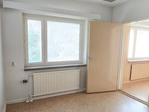 B 16 huoneiston nykyinen tila, joka mahdollista rakentaa keittiö/ruokailutilaksi