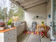 Lasitetulla parvekkeella ikkuna