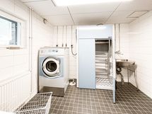 Alakäytävällä on pesutupa.