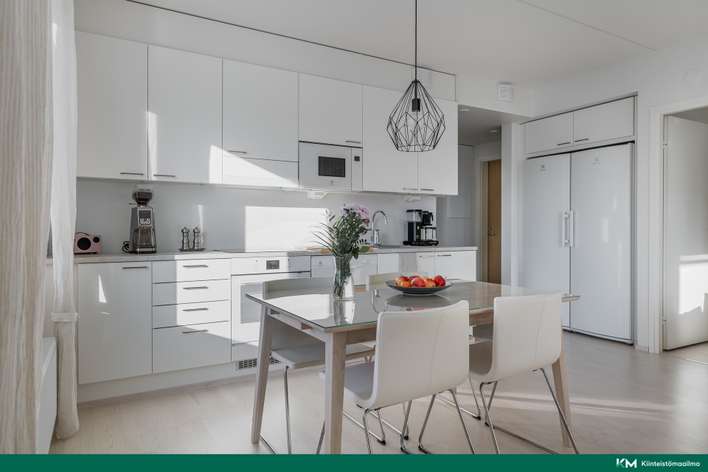 Kerrostalo, 4h, kt, kph, wc, lasitettu parveke, 64,5 m², Martinlaakso