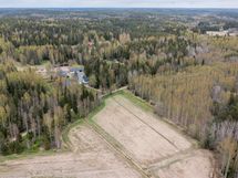 Aidattu peltoalue kuuluu kiinteistöön