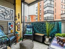 Vilvoitteluparvekkeella on myös sälekaihtimet.