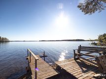 Omalta laiturilta pääse mukavasti uimaan