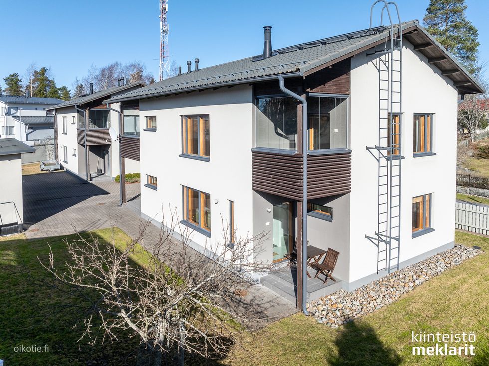 Huutoniemi, Kyröntie 32B/ Roparnäs, Kyrövägen 32B