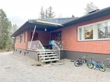 Yksi autopaikka kuuluu vuokraan!