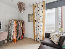 1. Makuuhuoneen yhteydessä vaatehuone