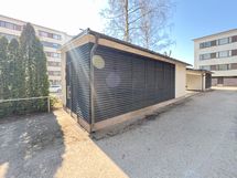 Taloyhtiön tontilla sijaitsee pyörävarastot.