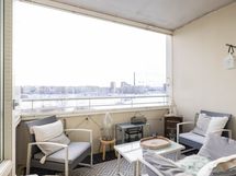 Parvekkeella upeat näkymät